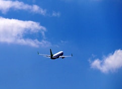 飛び立つ飛行機